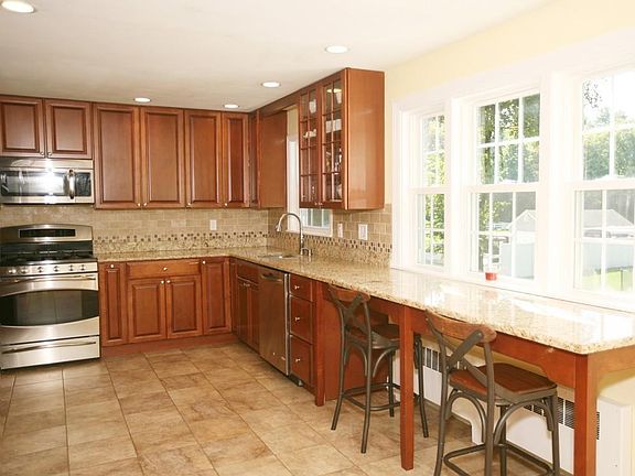 3rd image of 17 Essex St