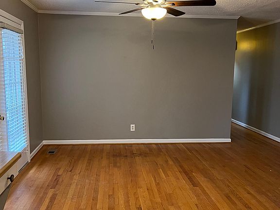 4th image of 1630 Greenhills Dr