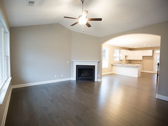 2nd image of 104 Somerset Dr
