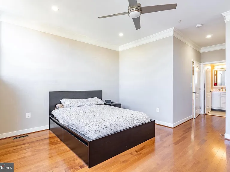 59 R St NE #2 — Photo 17