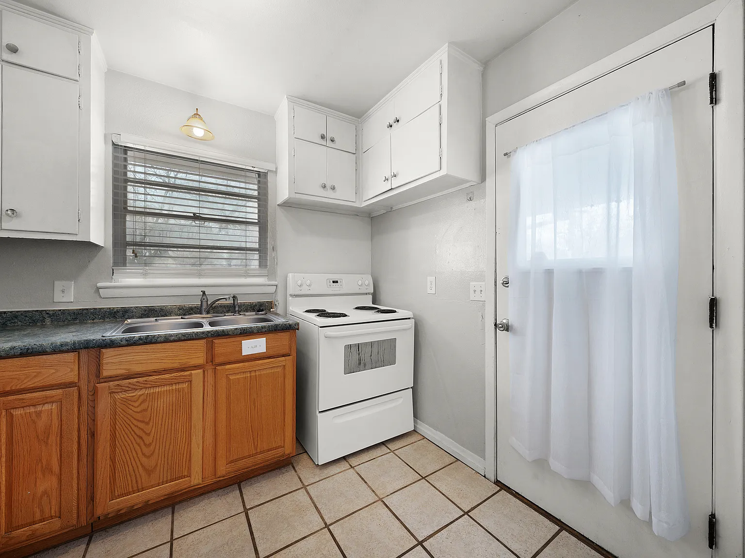 Studio, 600 sqft, $550 — Photo 3