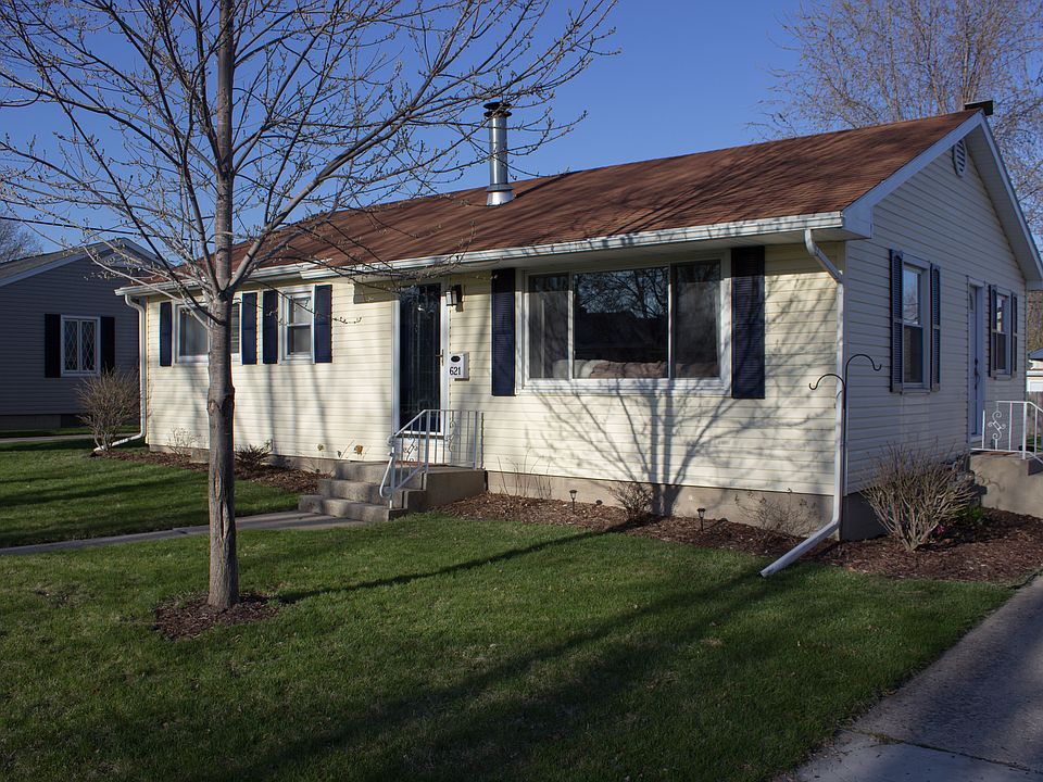 1st image of 621 Carrington St