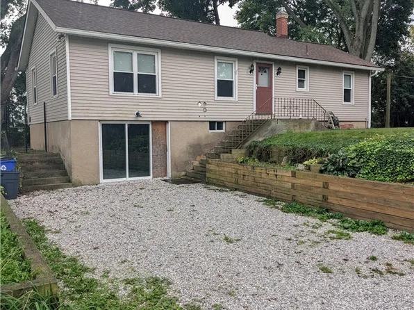 1242 Wingfoot Lake Rd, Mogadore, OH 44260