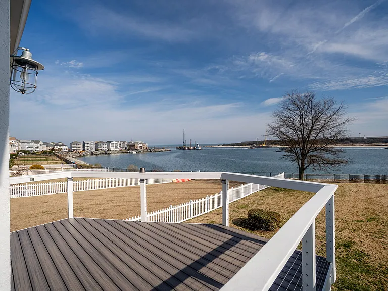 9568 Bay Front Dr — Photo 27