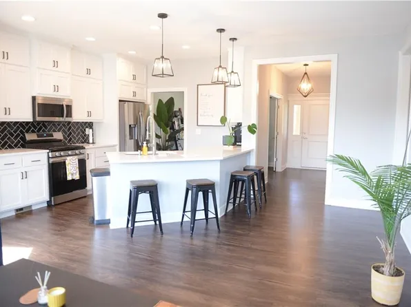 8435 Ottawa St, De Soto, KS 66018