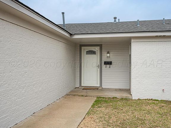 4th image of 2410 SW 49th Ave