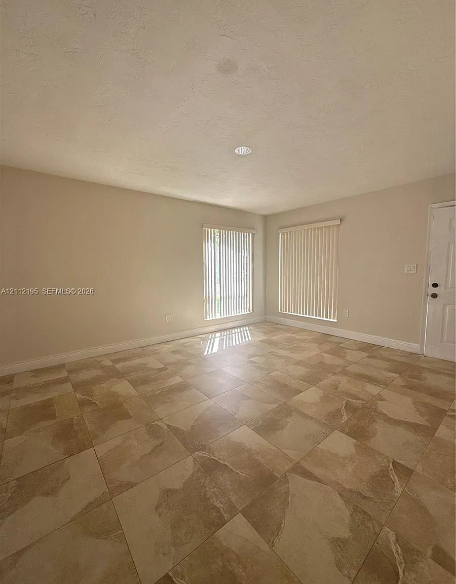 Devon-Aire Villas Sec 10 — Photo 4