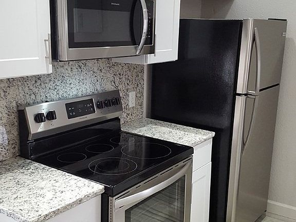 5th image of 4806 Country Club Dr APT A
