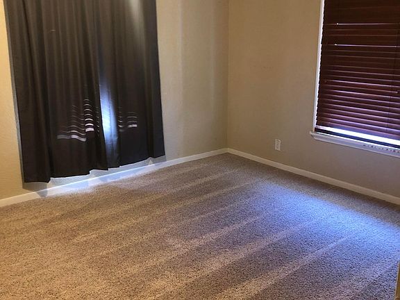 5th image of 212 Winding Way St