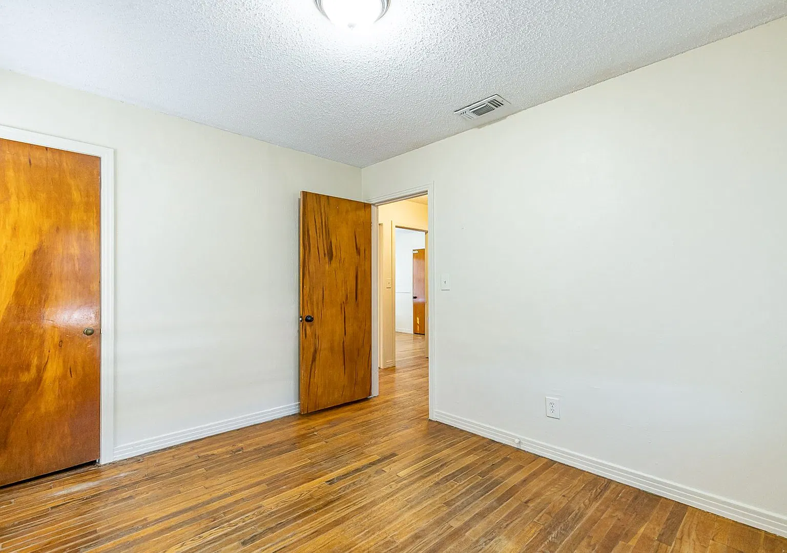 2 Bedroom, 1 Bath Home in the Medical District — Photo 4