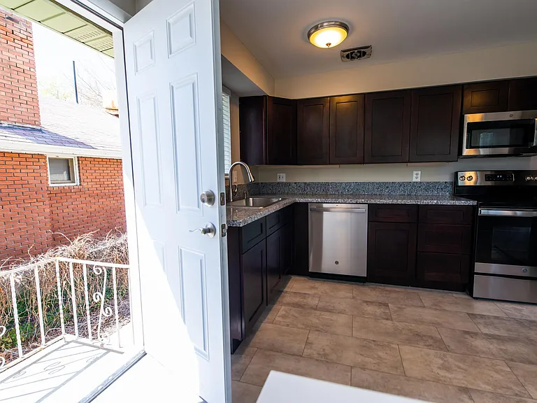 1179 E Blaine Ave #B — Photo 9