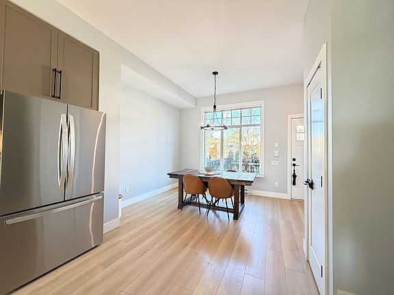 3rd image of 3552 Victoria Dr #43