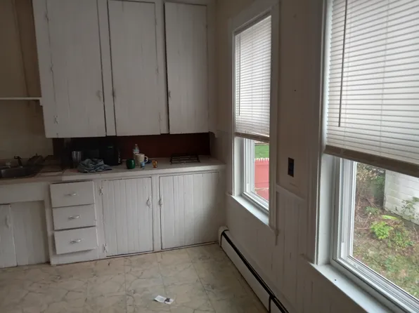 226 Pine St, Rumford, ME 04276