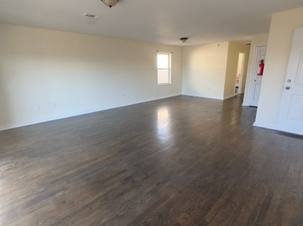 549 Hawthorne Ave Floor 3