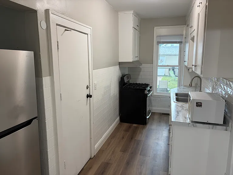 3023 Queen Ave N #1 — Photo 3