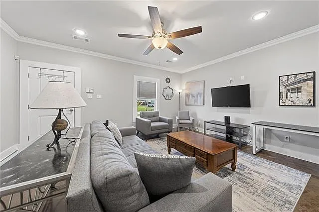 3 bed, 2.0 bath, 1467 sqft, $2,800 — Photo 4