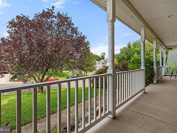 5th image of 345 Horseshoe Ln