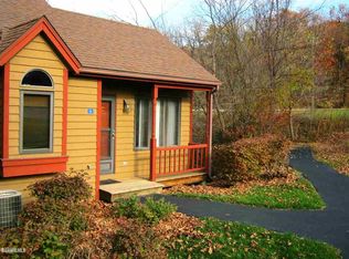 15 Oak Glen Dr, Galena, IL 61036