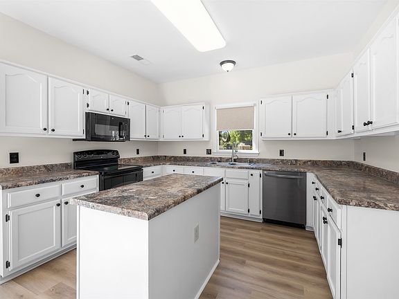 5th image of 670 Cotton Creek Dr