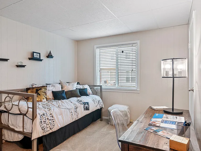 Oxford Manor Apartments and Townhomes — Photo 9