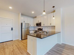 Shady Oak Crossing, Hopkins, MN 55343