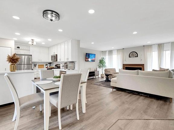 4th image of 379 Sandhurst Cir
