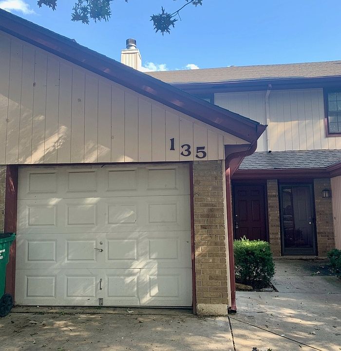 1st image of 135 SW Oxford Pl #135