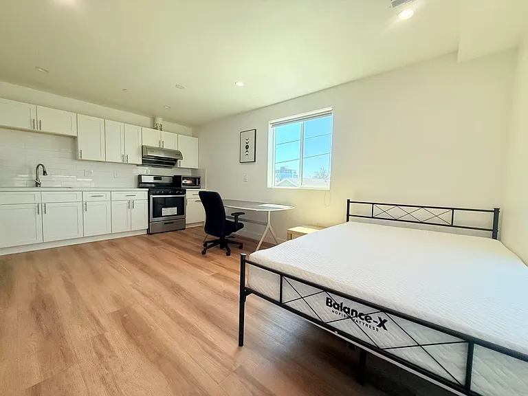 3027 1/2 Walton Ave #2 — Photo 4