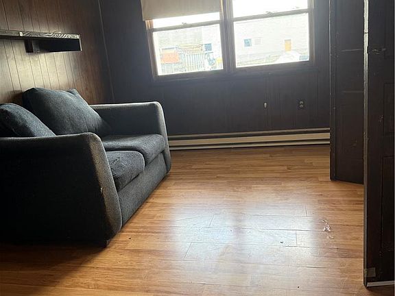5th image of 212 Center St
