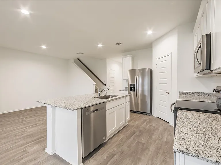 2209 Laurel Bloom Ln — Photo 5