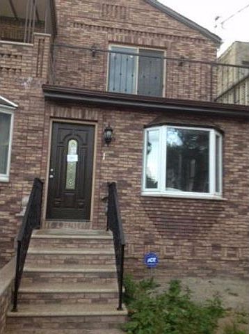 2nd image of 830 Albany Ave
