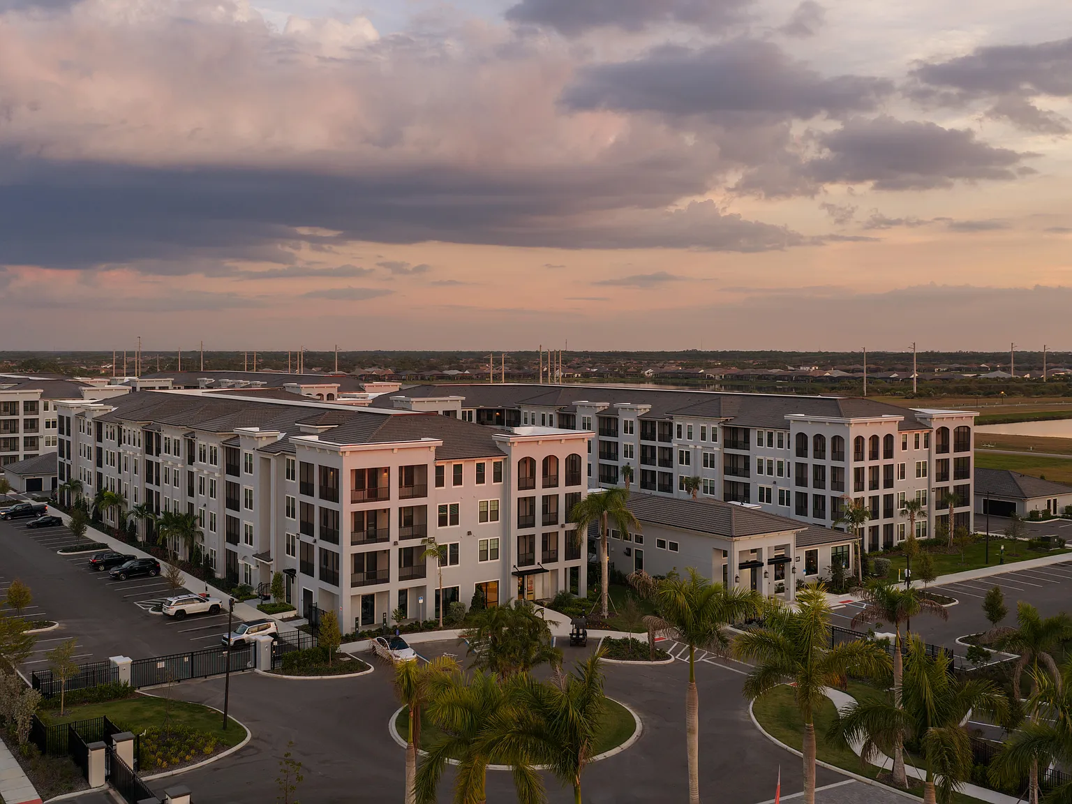 Maren Apartments — Photo 1