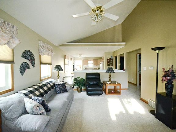 3rd image of 153 Wellington Ave