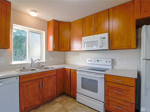 4th image of 13631 51st Ave NE #1
