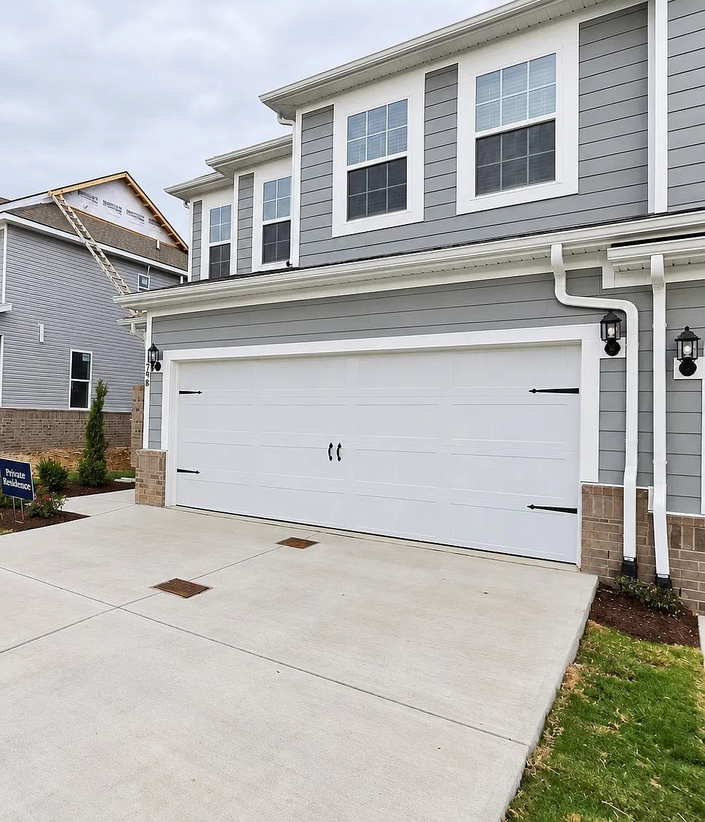 3 bed, 2.5 bath, 1673 sqft, $2,095 — Photo 3