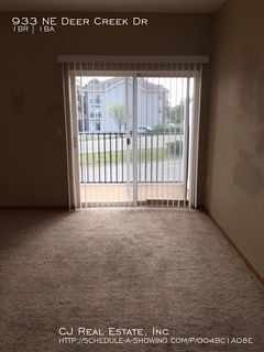 3rd image of 933 NE Deer Creek Dr