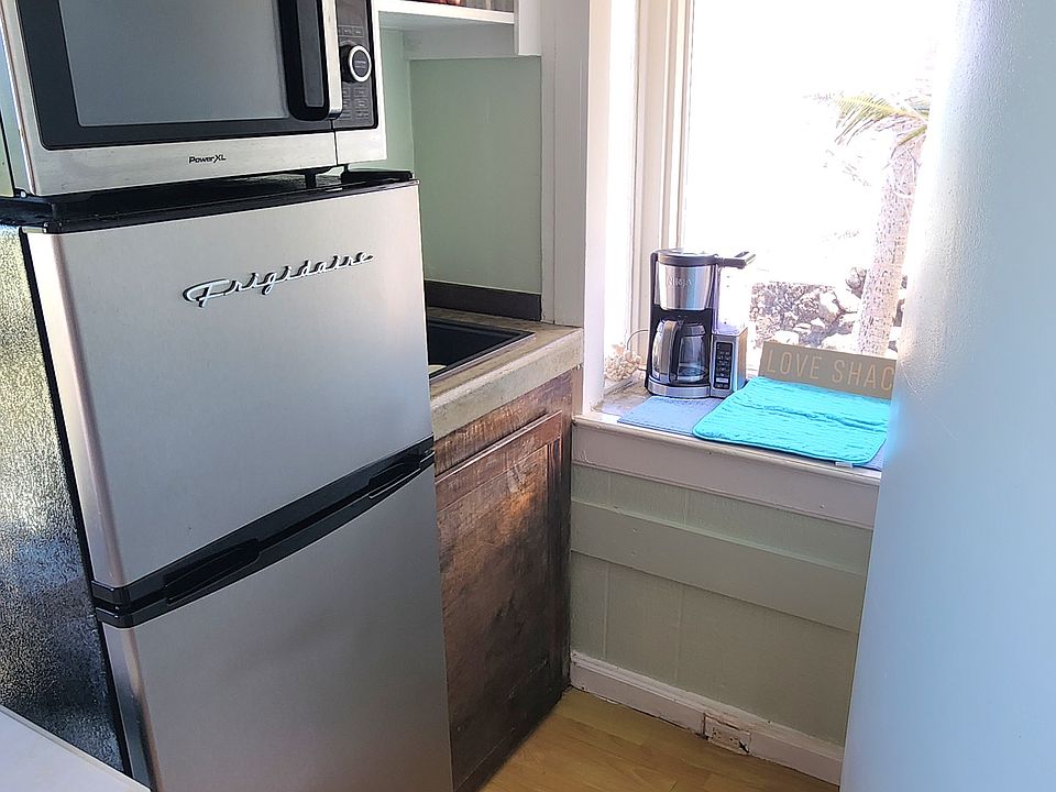 Kitechenette with hot plates and toaster oven.