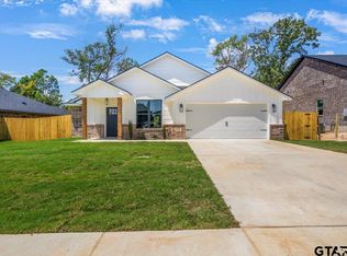 16322 Crossing Cir, Lindale, TX 75771