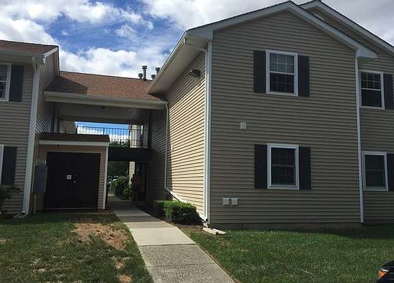 5th image of 100 Hillside Dr APT D15