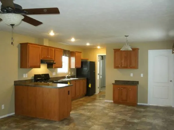 1880 Swan Lake Cir, Des Moines, IA 50320