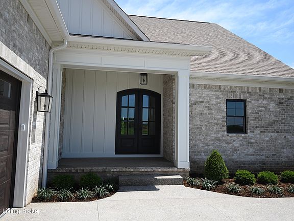 4th image of 134 Noblewood Blvd