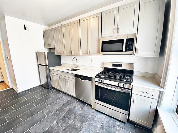 3rd image of 79 Avenue O APT D7