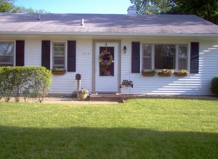 1st image of 916 W Willow Ln