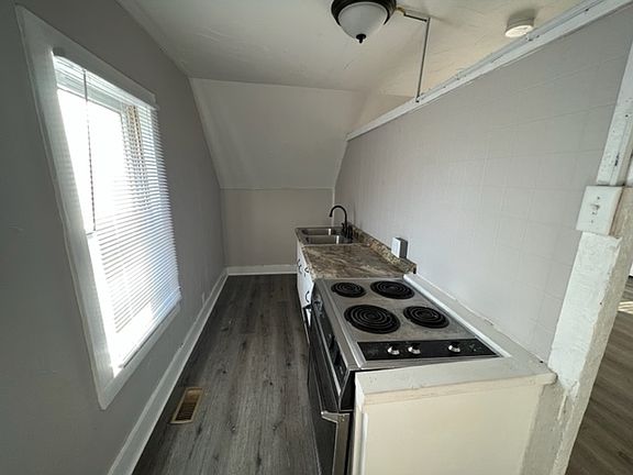 2nd image of 2050 E Hanna Ave #2