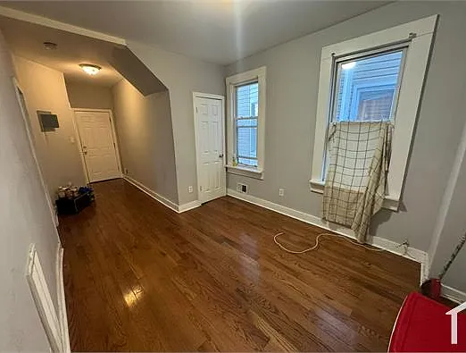 118 Cedar Ave #1 — Photo 4