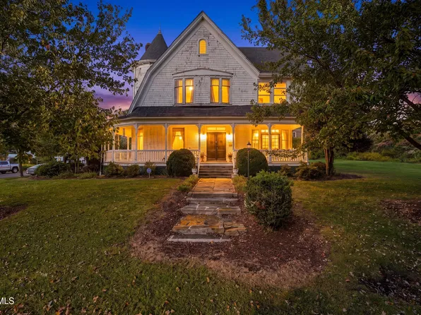 19 W 2nd St S, Big Stone Gap, VA 24219