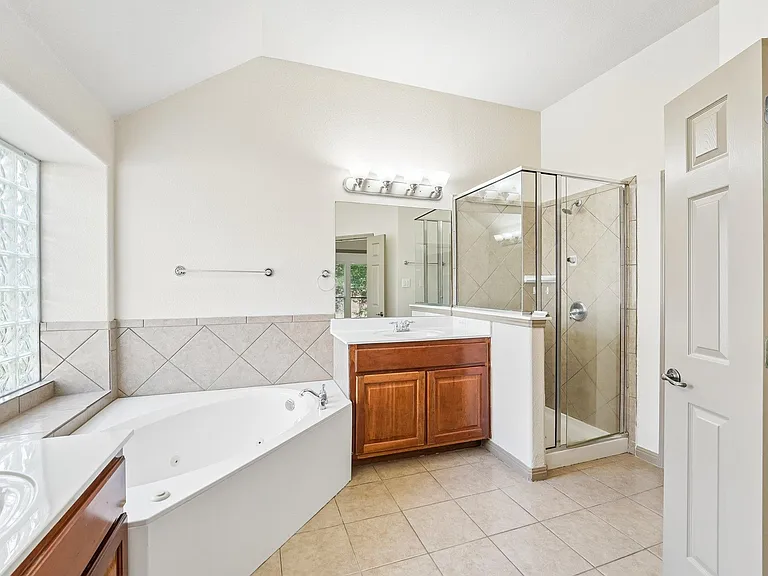 10028 Lisi Anne Dr — Photo 29