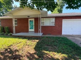 27 Margaret St, Poca, WV 25159