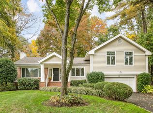 39 Mohegan Ln, Rye Brook, NY 10573