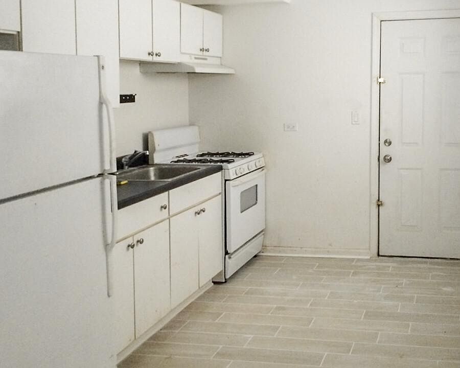 1st image of 1025 N Damen Ave #12